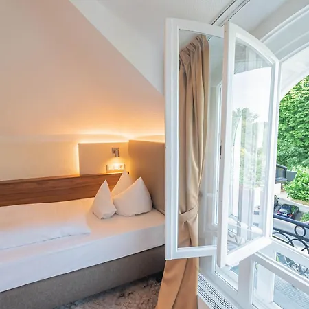Hotell Am Kurpark 3*